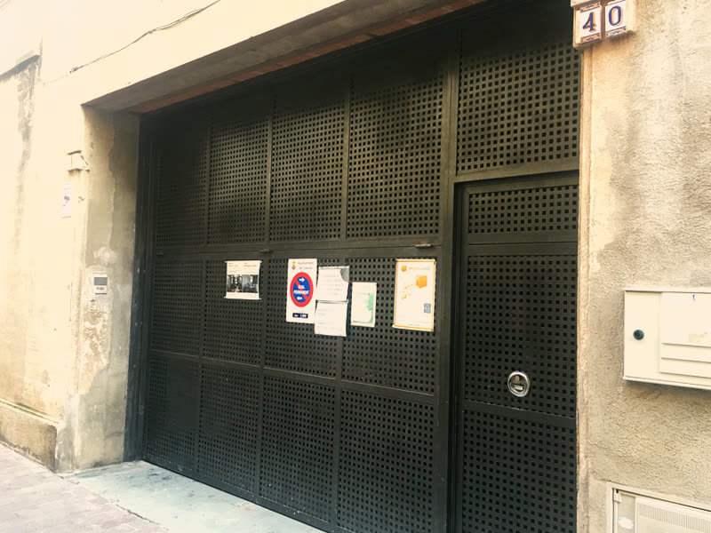 Entrada de les instal·lacions de Trasters Calella, C/ Raval 40